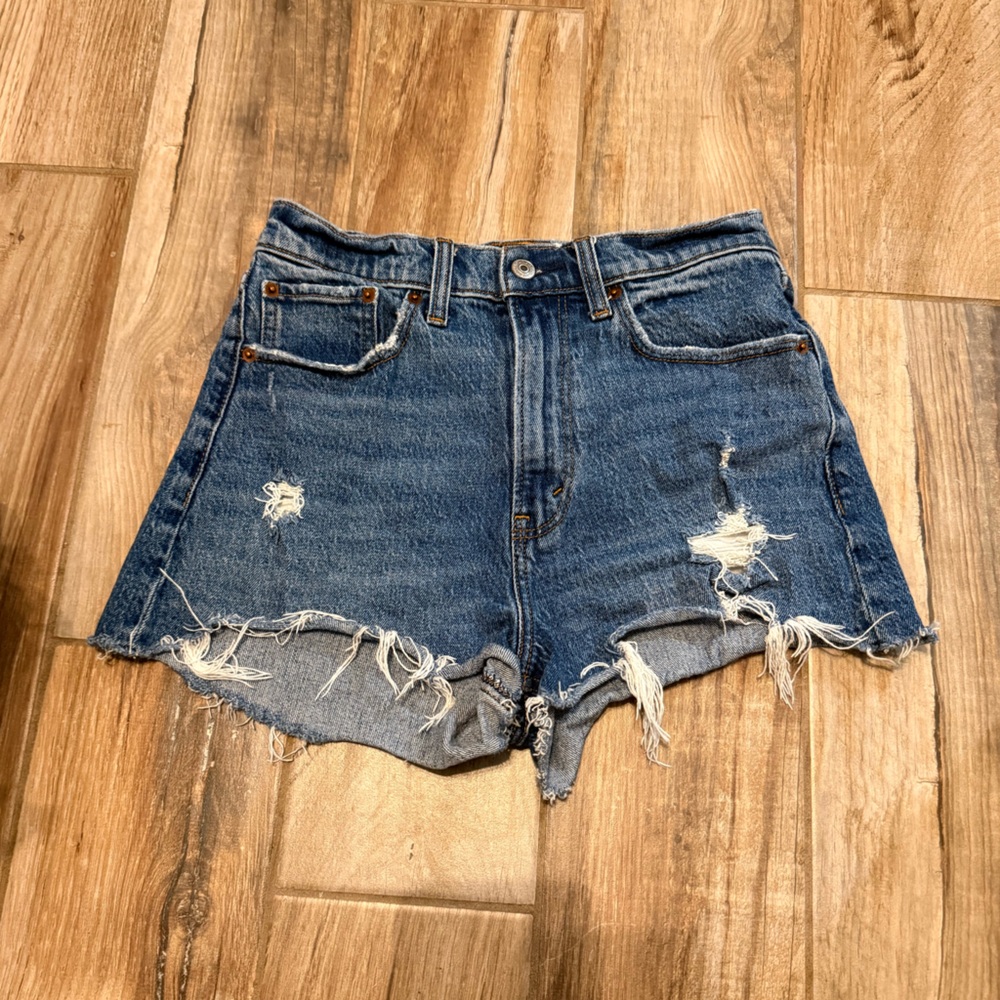 Abercrombie & Fitch The Mom Short High Rise